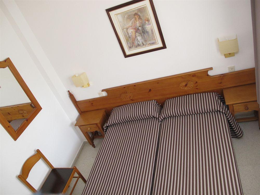 Apartamentos Santi Лорет де Мар Екстериор снимка